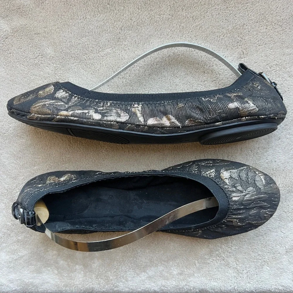 Bandolino Women 9.5 fit like 8.5 Black Gold Metallic Jacquard Ballet Flat Buckle